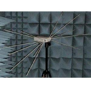 Antenne biconique PMM BC-01 en chambre anéchoïque